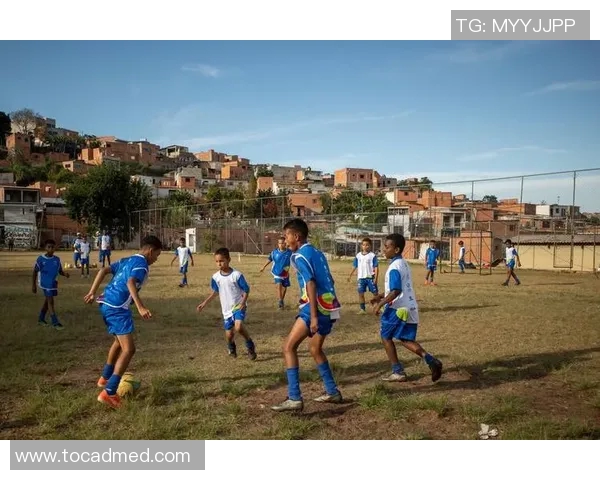 可爱的5号足球明星带你领略绿茵场上的精彩瞬间与无尽魅力